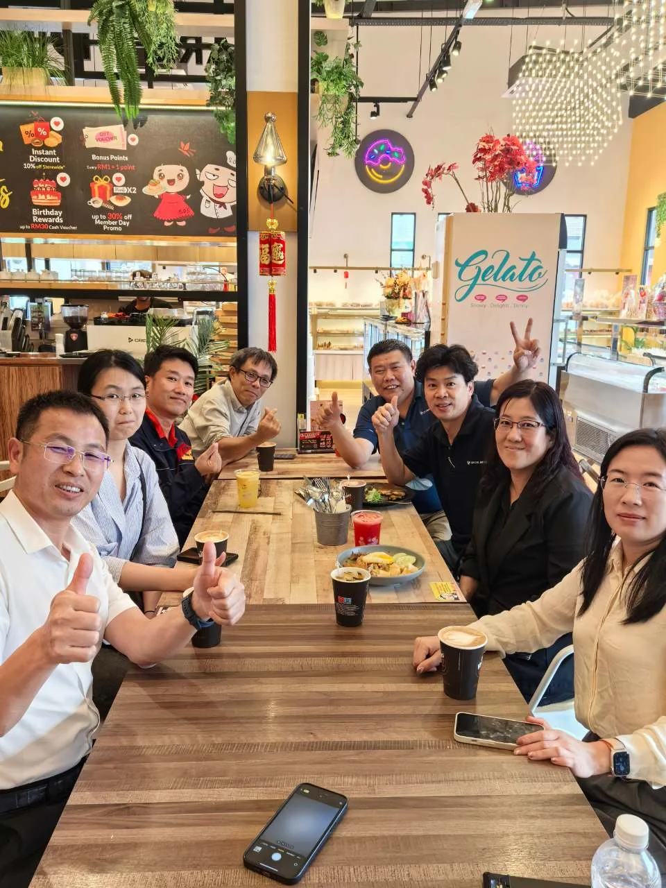 Pasukan Creation Group bertukar-tukar pandangan dengan pelanggan Malaysia